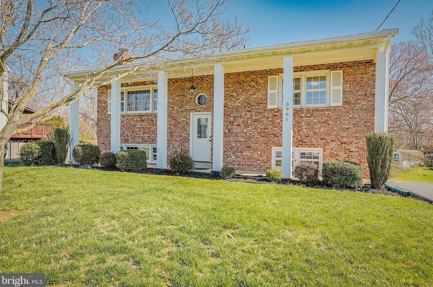 3961 Dominion Dr, Dumfries VA  22026-2434 exterior