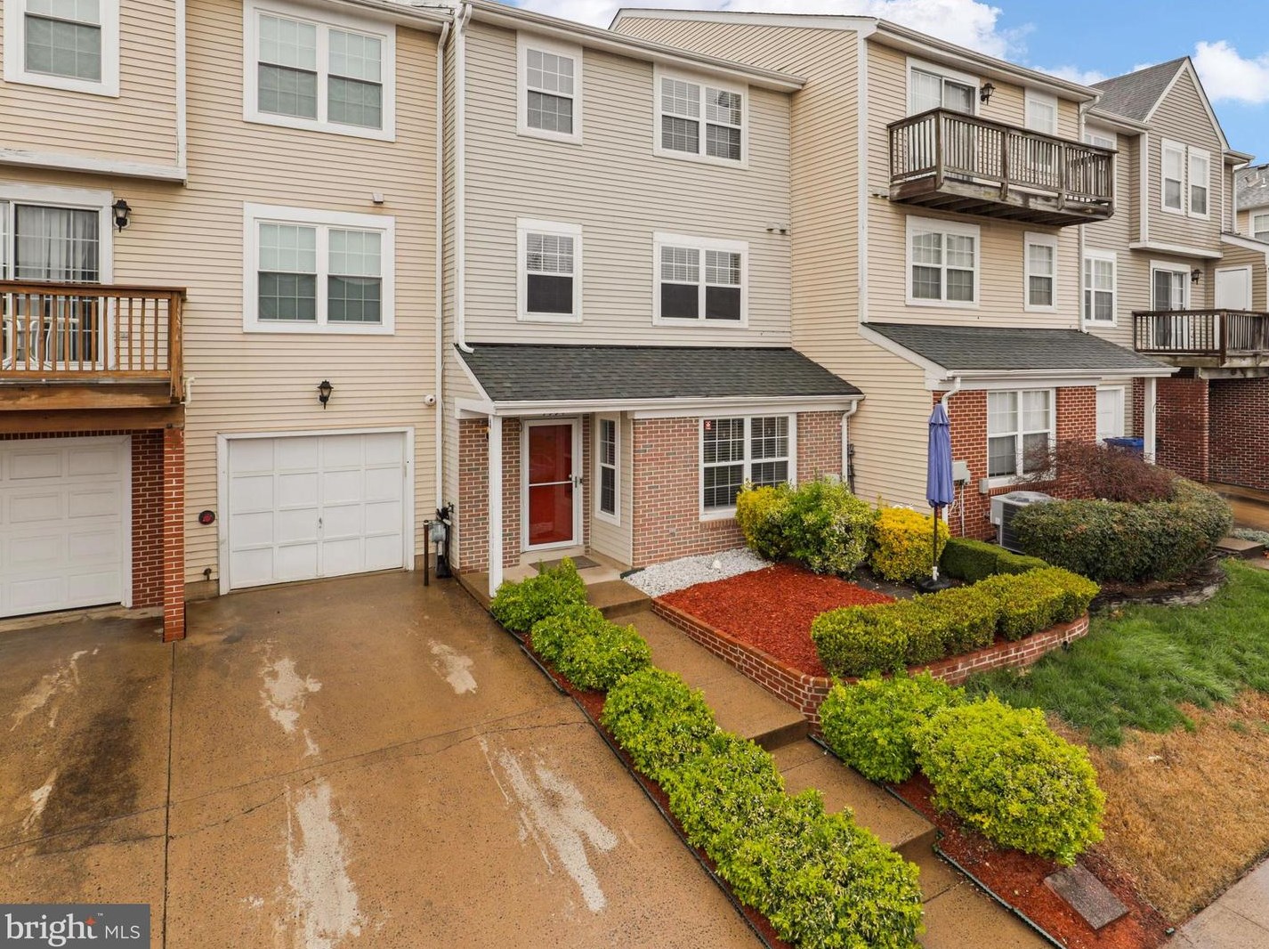 7994 Coachcrest Ct, Manassas VA  20109-7610 exterior
