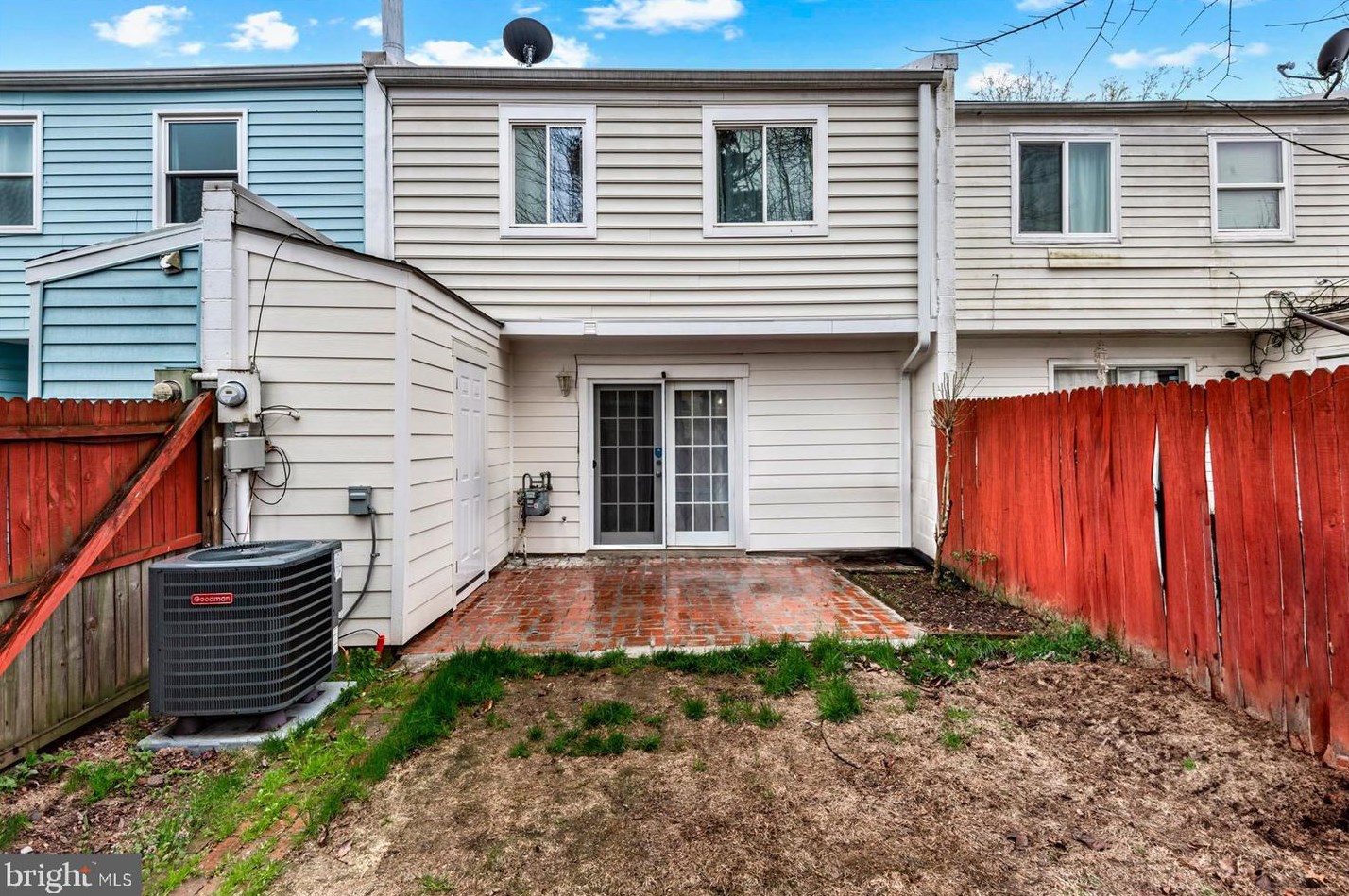 8186 Community Dr, Manassas VA  20109-3551 exterior