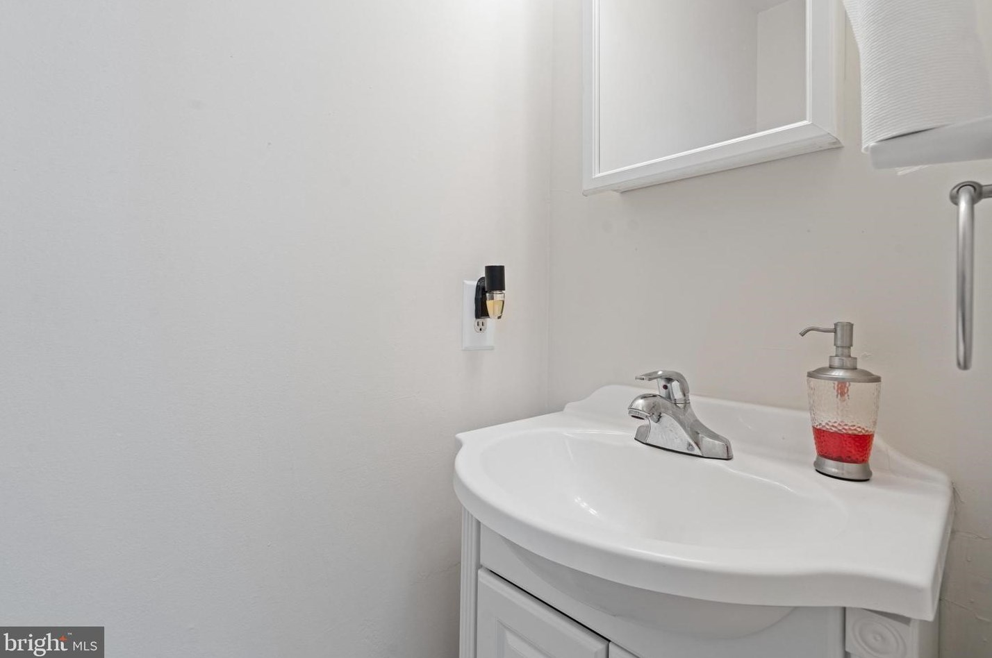 14857 Swallow Ct, Woodbridge VA  22193-1868 exterior