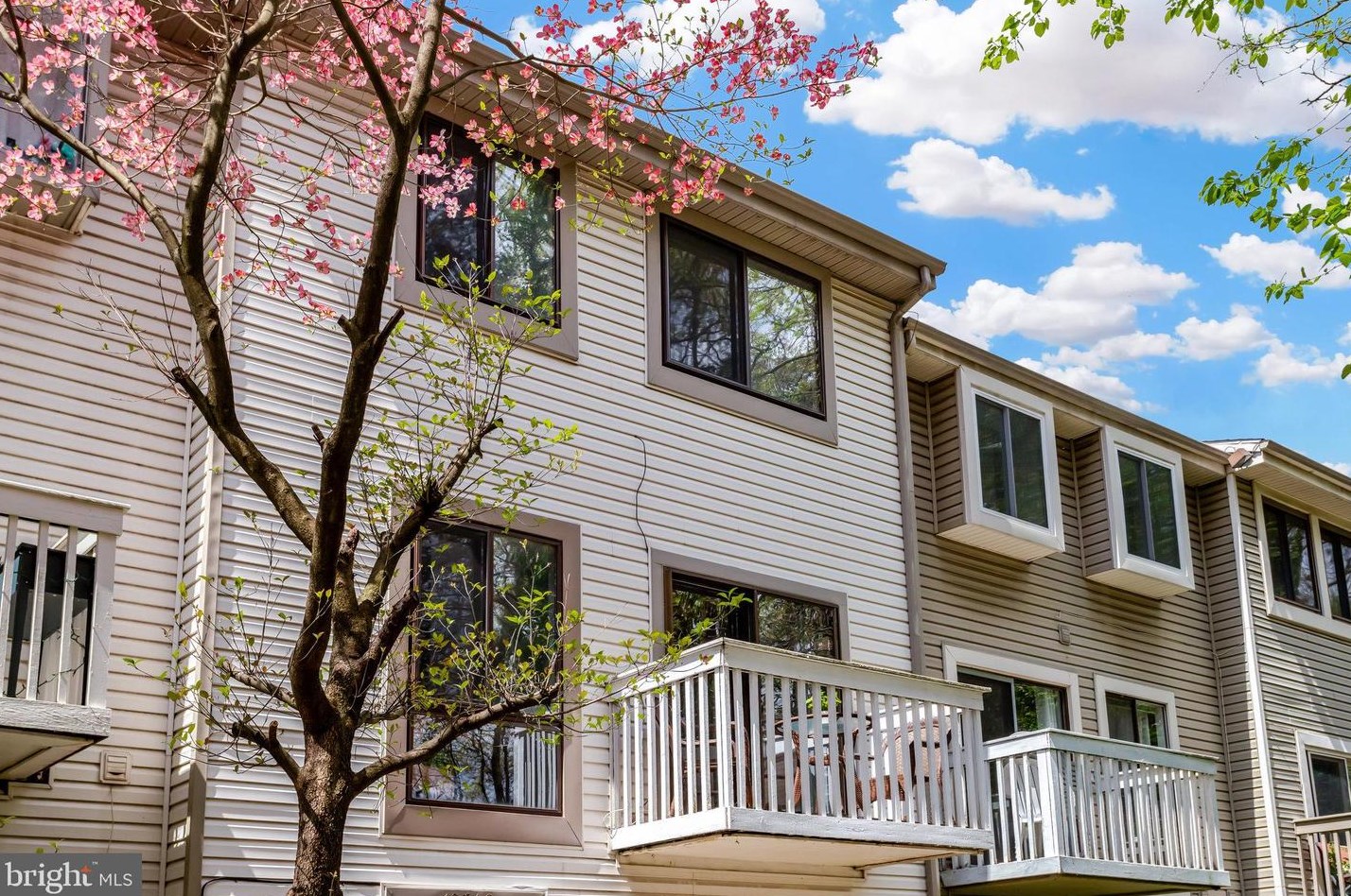 12767 Cara Dr, Woodbridge VA  22192-2734 exterior