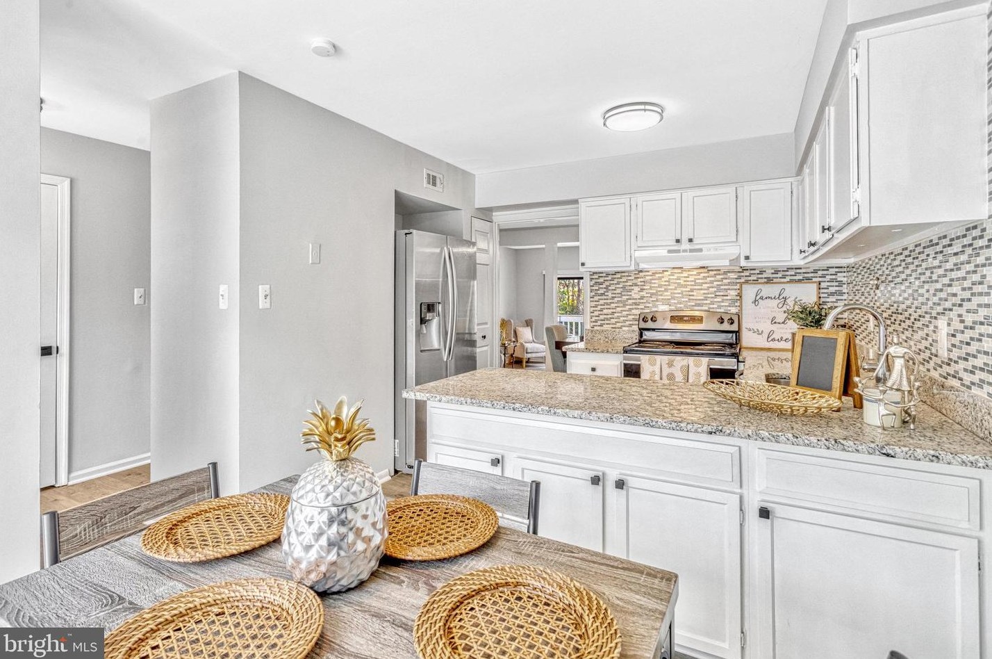 12767 Cara Dr, Woodbridge VA  22192-2734 exterior
