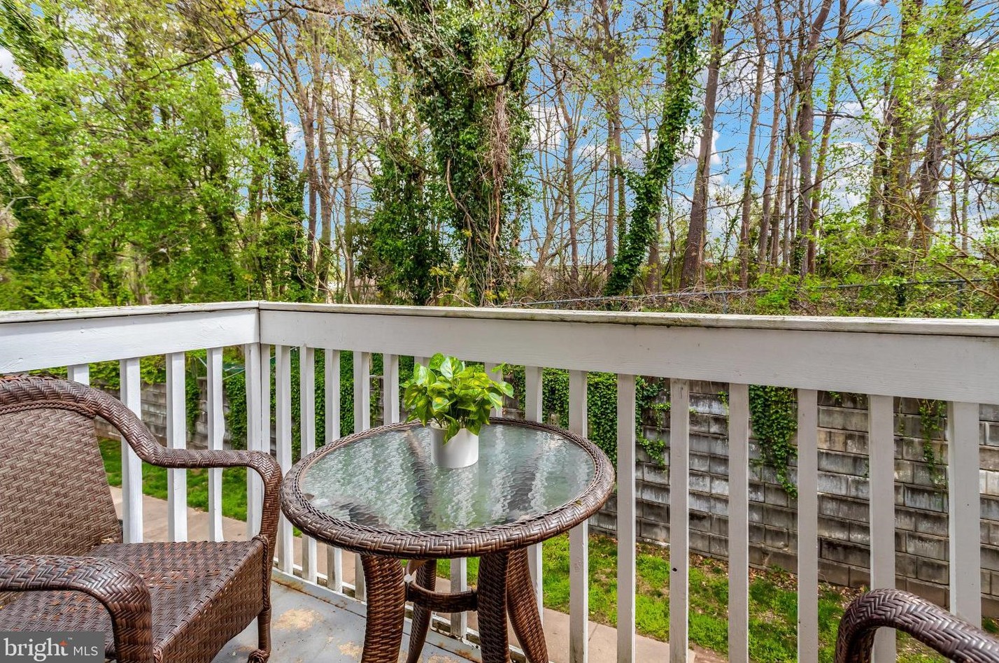 12767 Cara Dr, Woodbridge VA  22192-2734 exterior