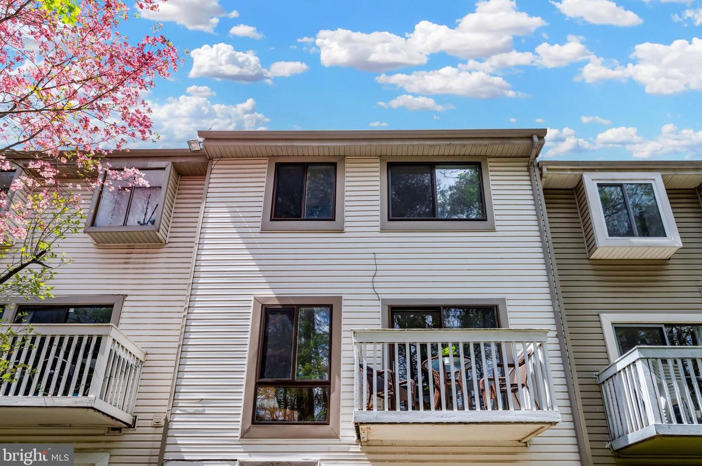 12767 Cara Dr, Woodbridge VA  22192-2734 exterior