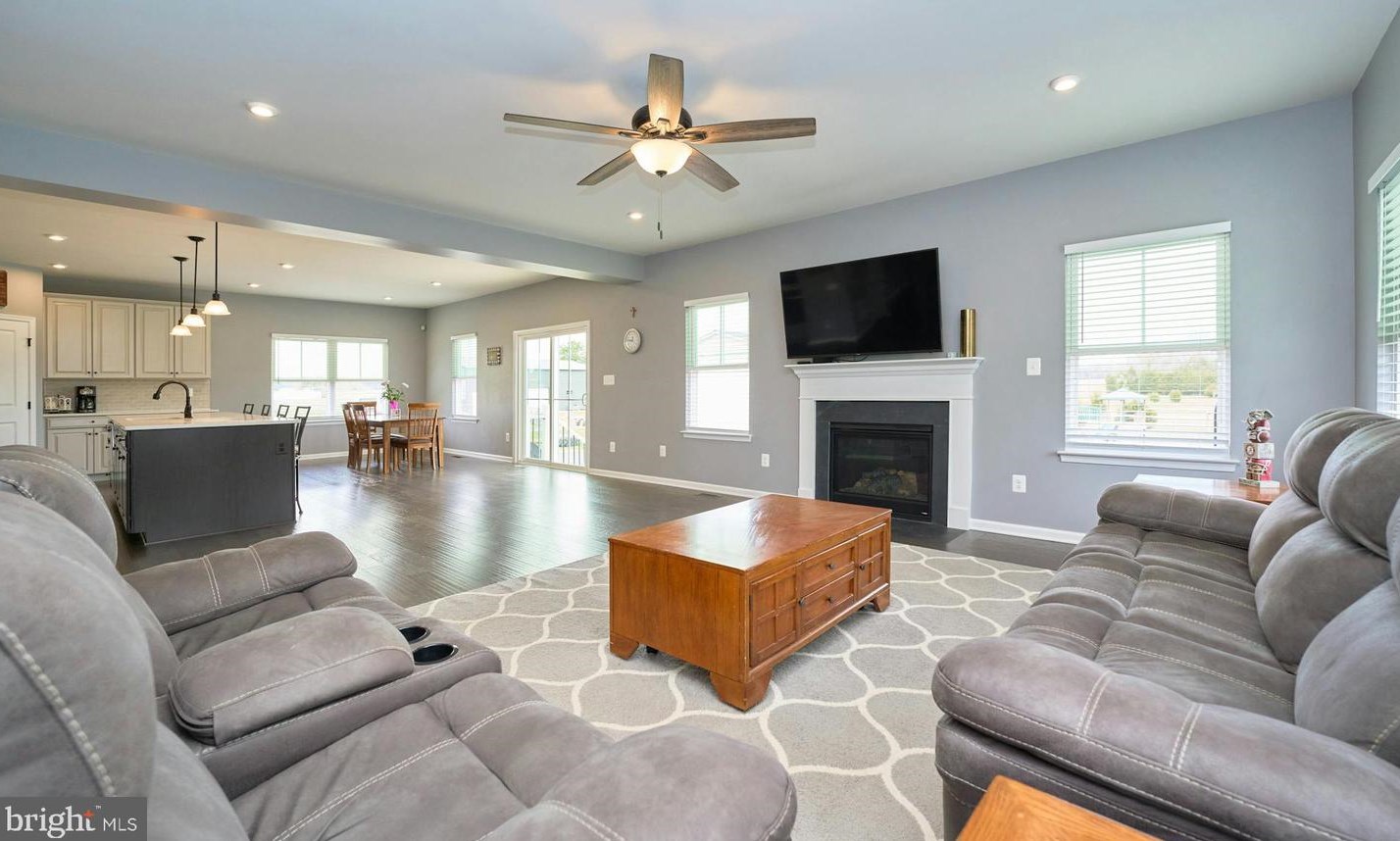 12778 Hazelwood Dr, Nokesville VA  20181-2500 exterior