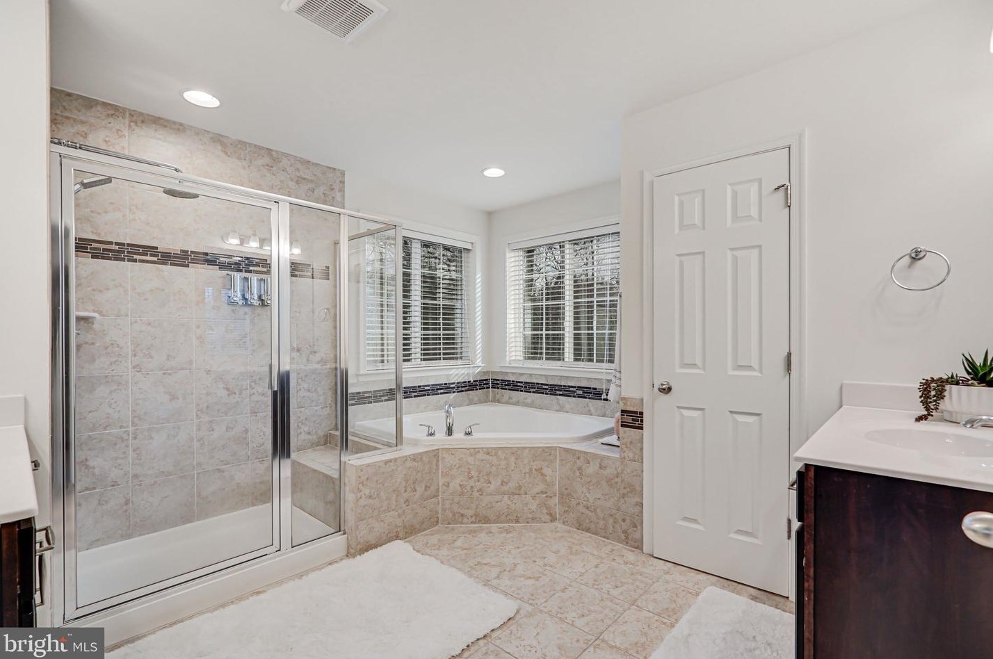 12209 Jennell Dr, Bristow VA  20136-1127 exterior