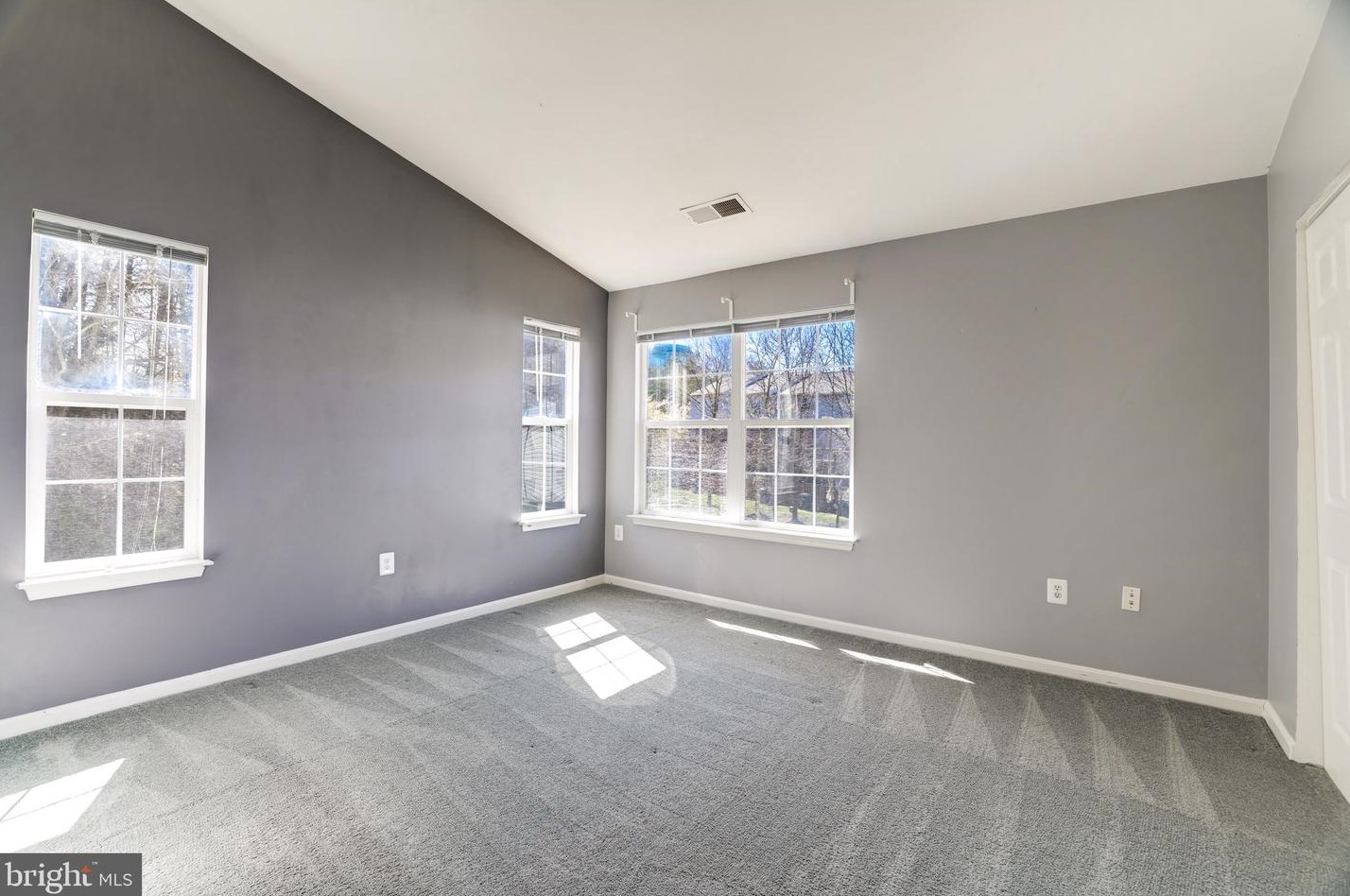 3581 Sherbrooke Cir, Woodbridge VA  22192-7033 exterior