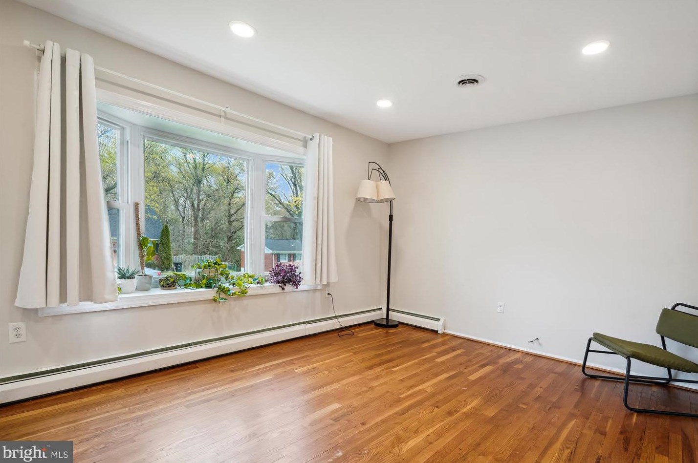 14330 Belleville Ave, Woodbridge VA  22193-1403 exterior
