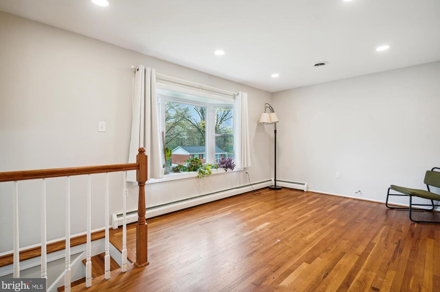 14330 Belleville Ave, Woodbridge VA  22193-1403 exterior
