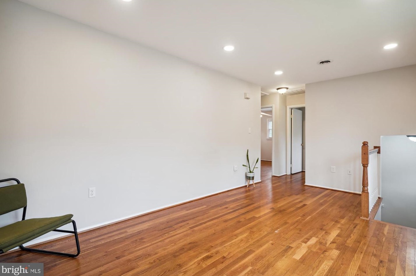 14330 Belleville Ave, Woodbridge VA  22193-1403 exterior