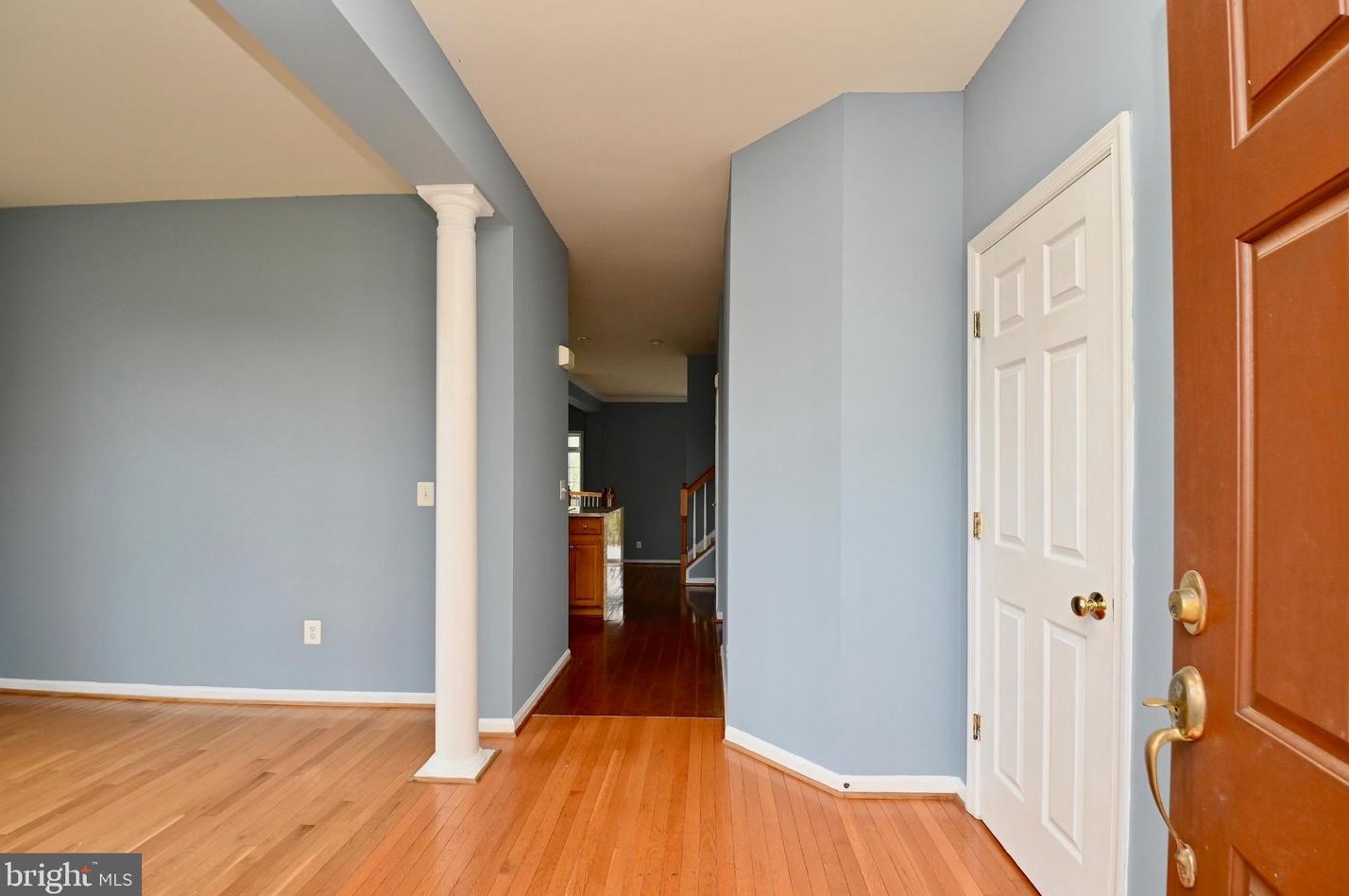 2199 Armitage Ct, Woodbridge VA  22191-6070 exterior