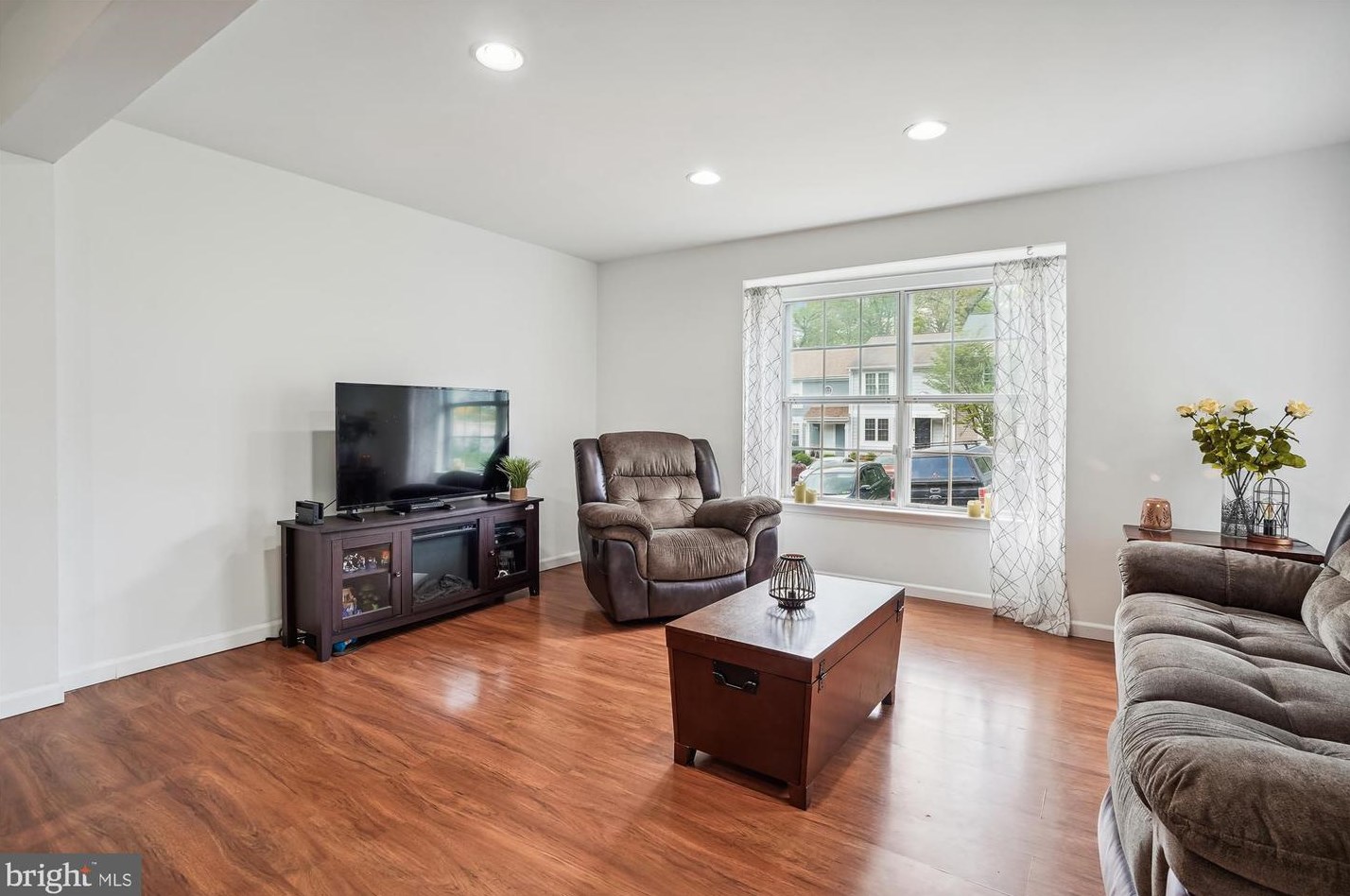 15243 Streamside Ct, Dumfries VA  22025-5201 exterior