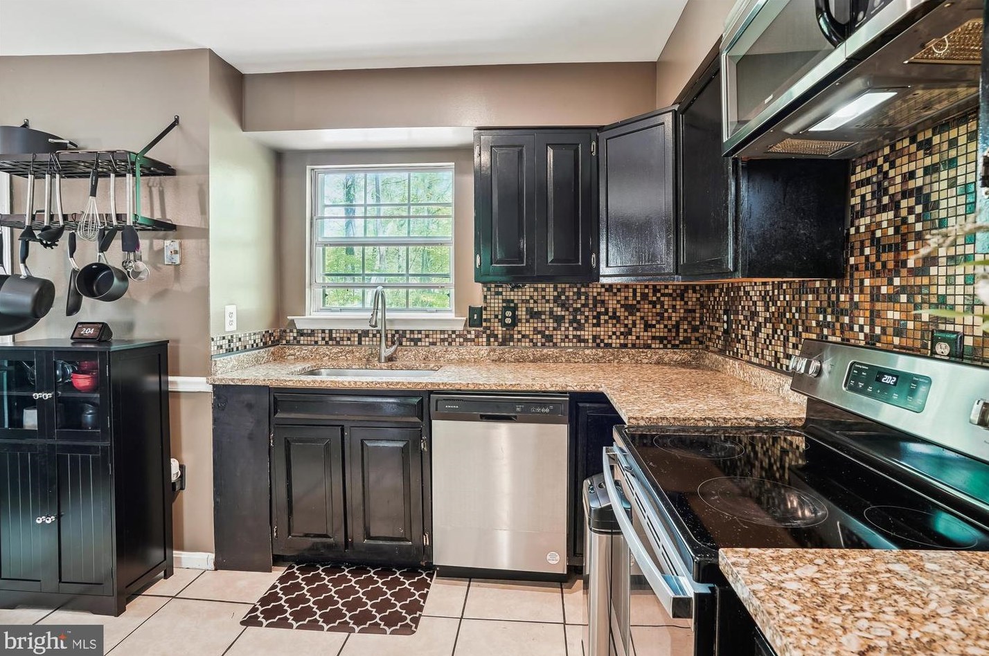 15243 Streamside Ct, Dumfries VA  22025-5201 exterior