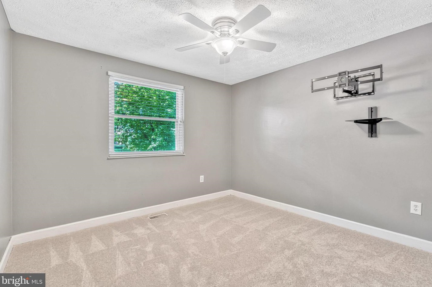 16000 Normandy Ct, Woodbridge VA  22191-4321 exterior