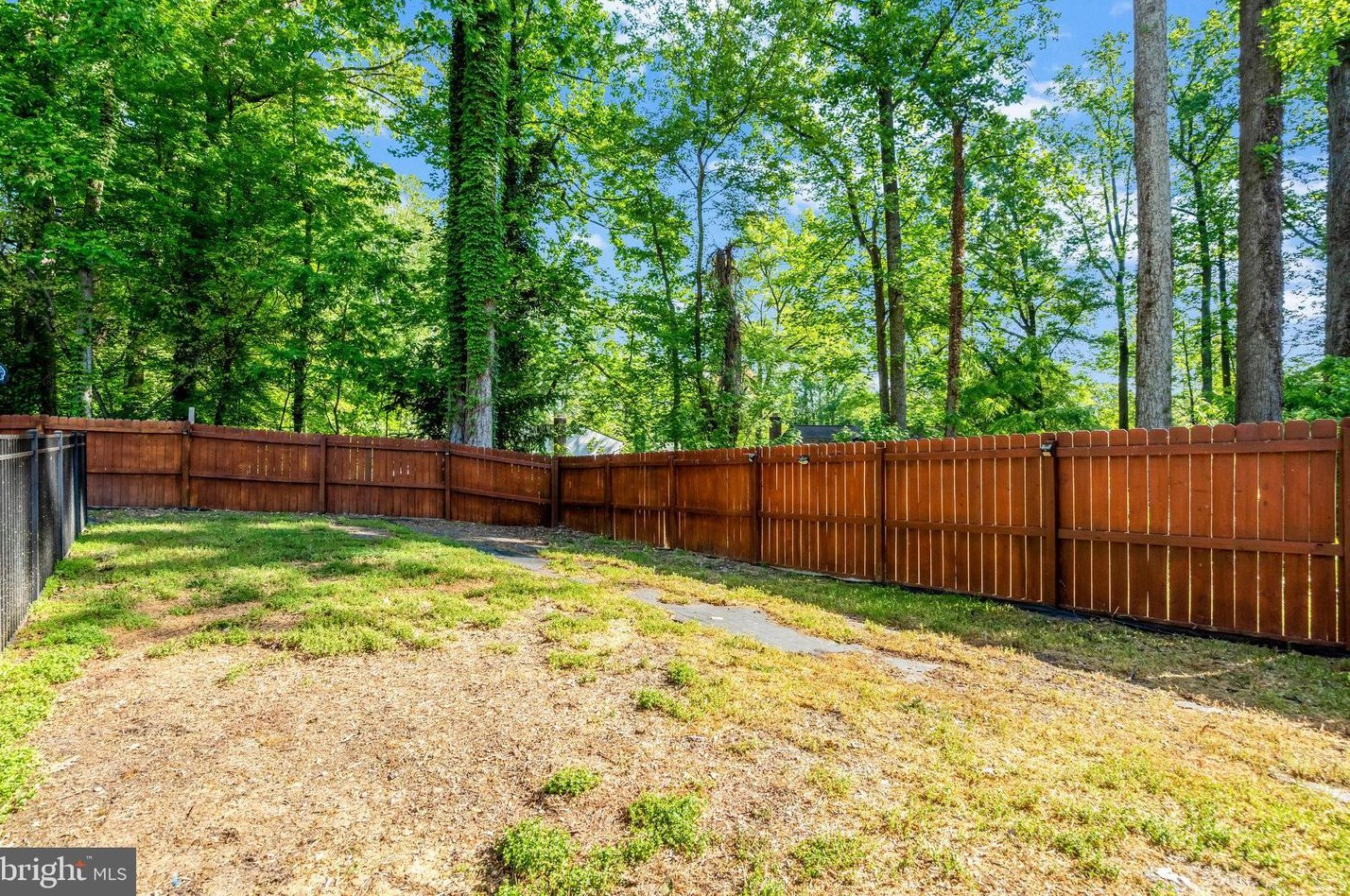 16000 Normandy Ct, Woodbridge VA  22191-4321 exterior