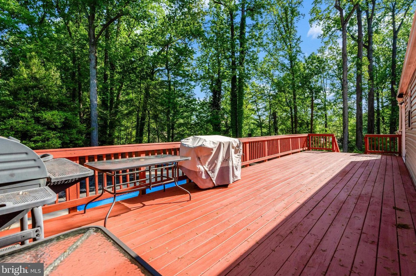 16000 Normandy Ct, Woodbridge VA  22191-4321 exterior