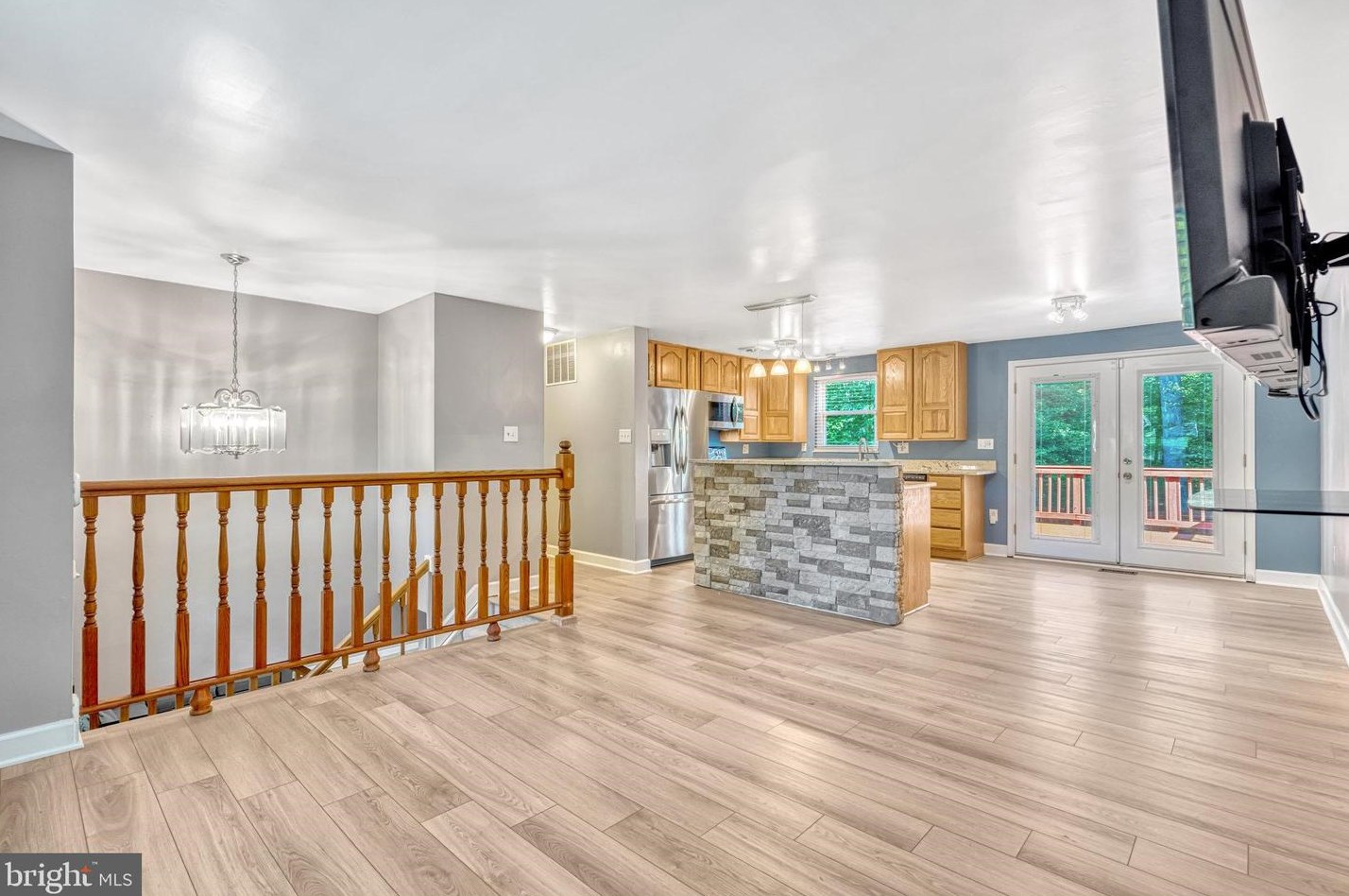 16000 Normandy Ct, Woodbridge VA  22191-4321 exterior