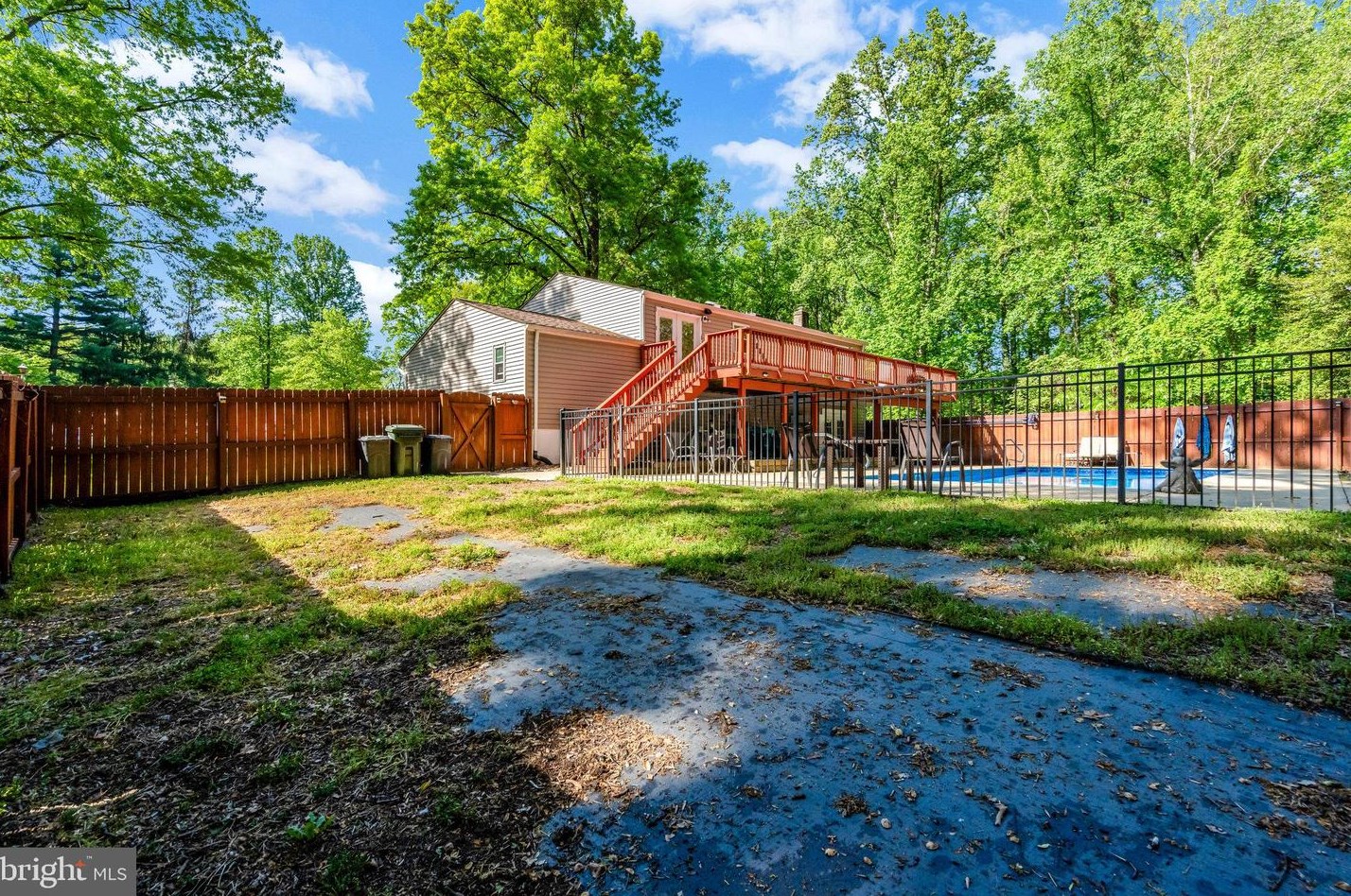 16000 Normandy Ct, Woodbridge VA  22191-4321 exterior
