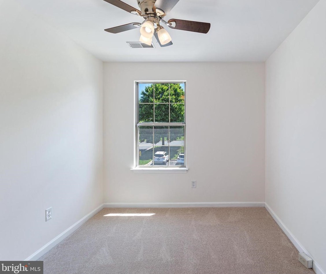 1985 Winslow Ct, Woodbridge VA  22191-4920 exterior