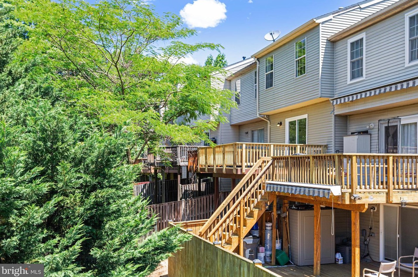 1985 Winslow Ct, Woodbridge VA  22191-4920 exterior