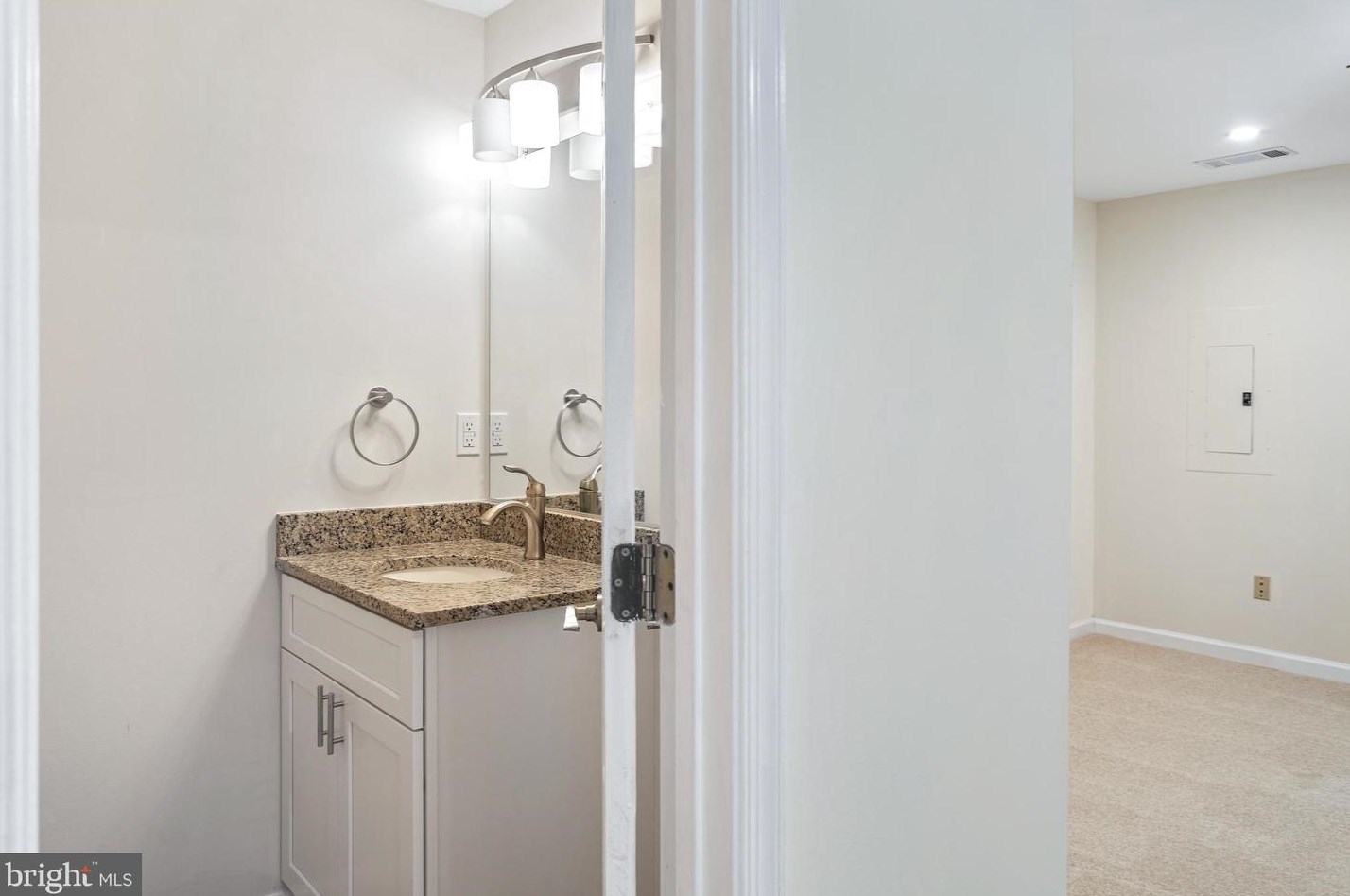 1985 Winslow Ct, Woodbridge VA  22191-4920 exterior