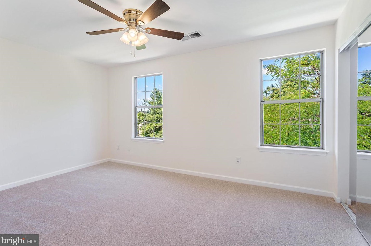 1985 Winslow Ct, Woodbridge VA  22191-4920 exterior