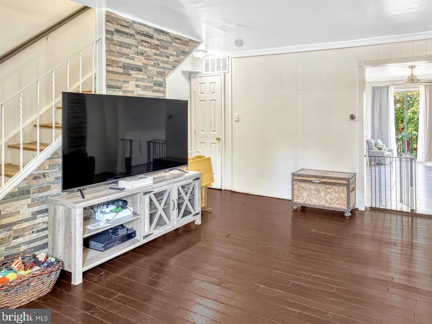 2911 Williamsburg Ct, Woodbridge VA  22191-4633 exterior