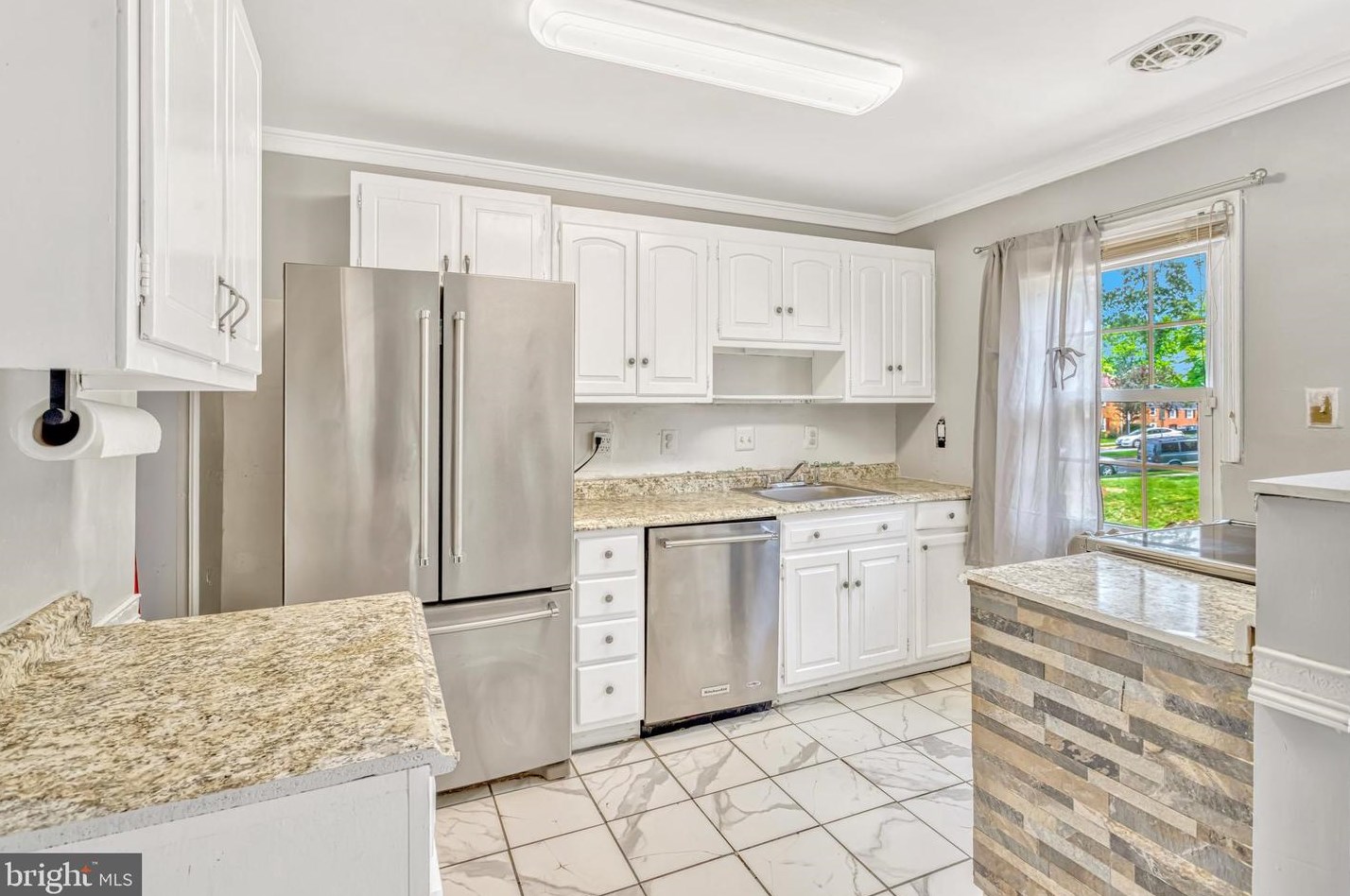 2911 Williamsburg Ct, Woodbridge VA  22191-4633 exterior