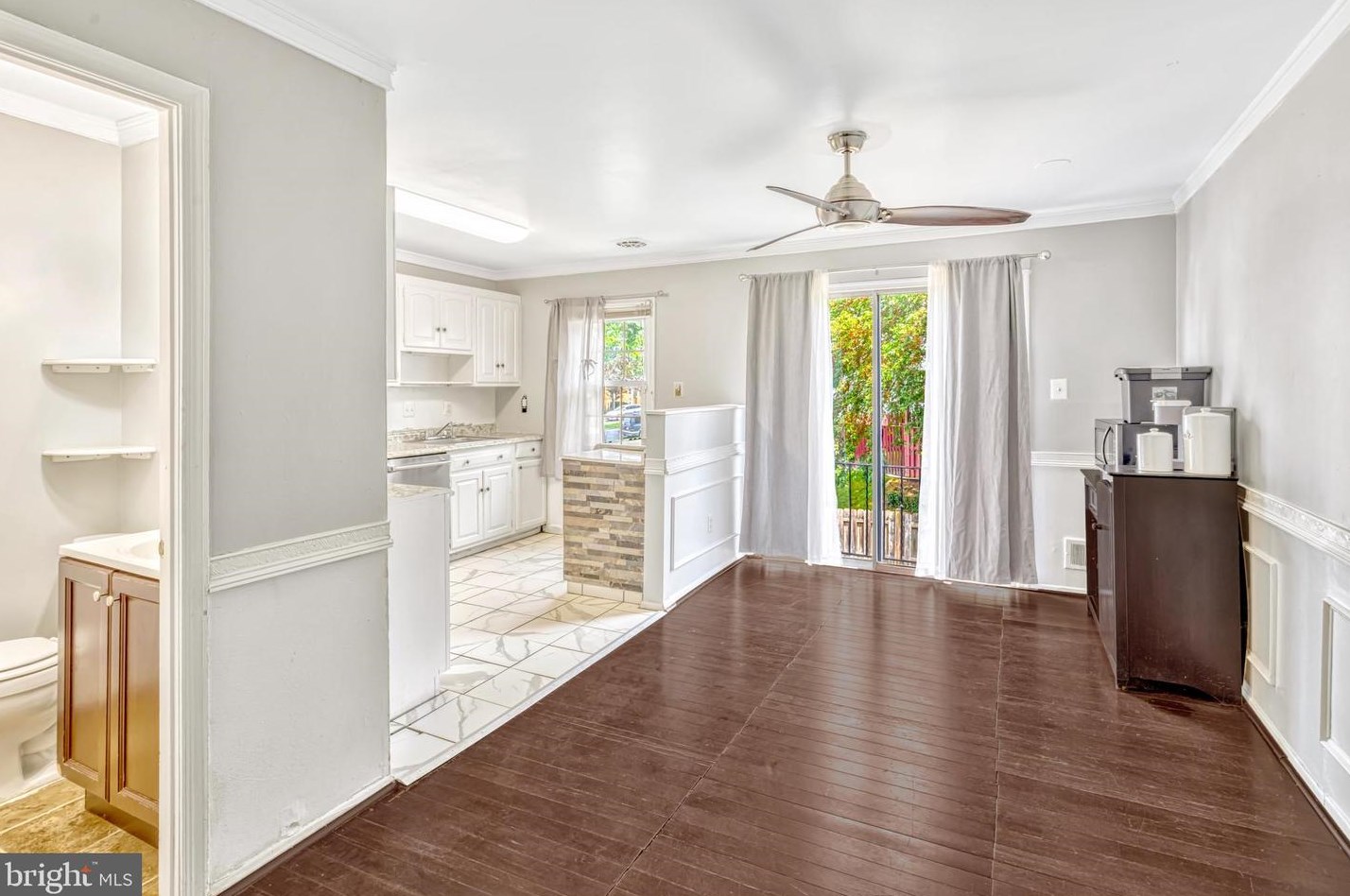 2911 Williamsburg Ct, Woodbridge VA  22191-4633 exterior