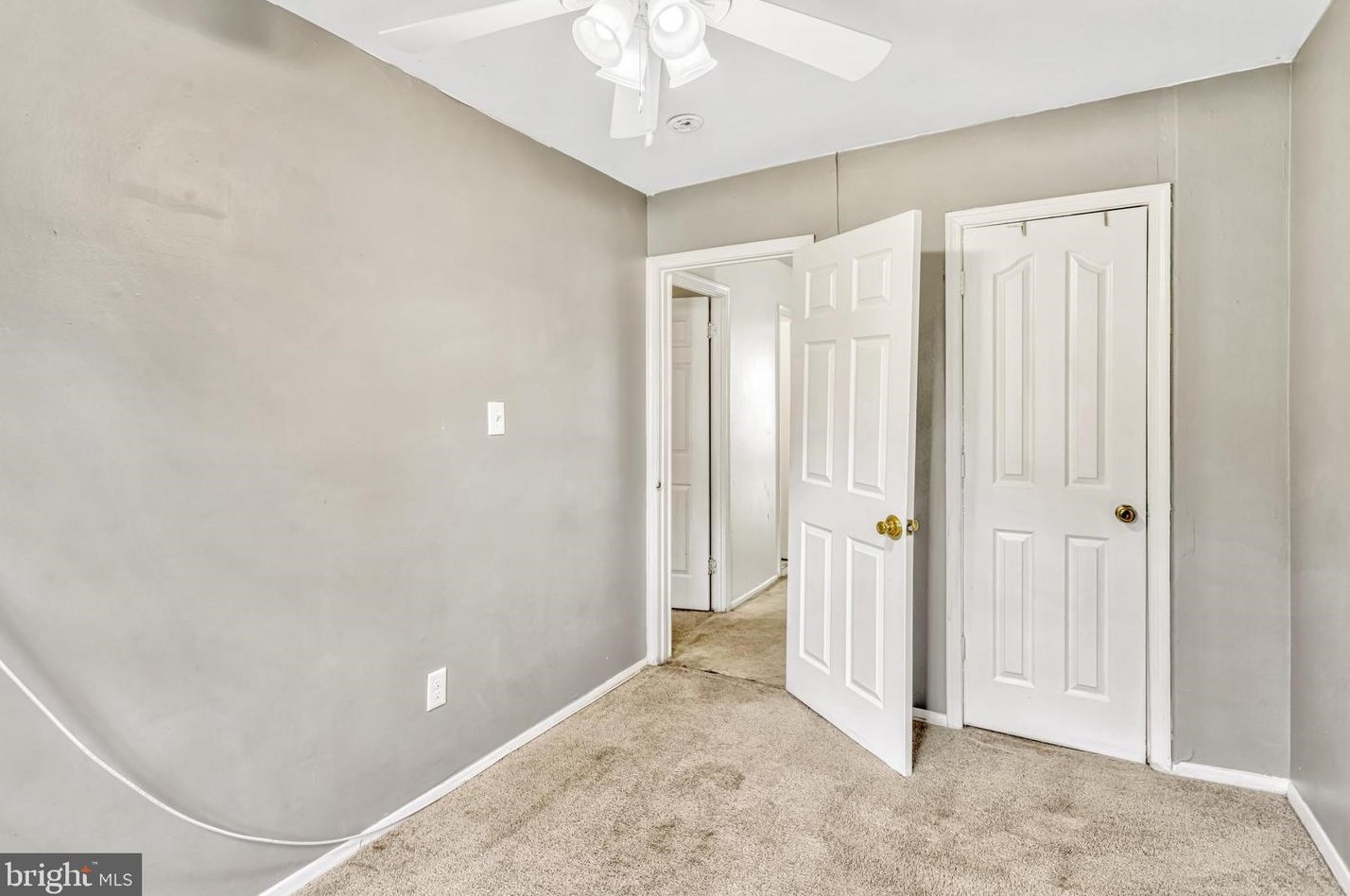 2911 Williamsburg Ct, Woodbridge VA  22191-4633 exterior