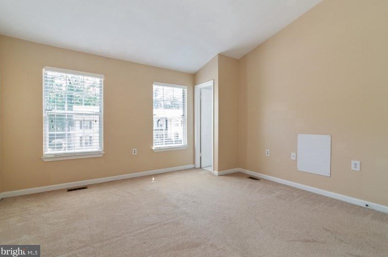 5012 Lambsgate Ln, Woodbridge VA  22193-4356 exterior