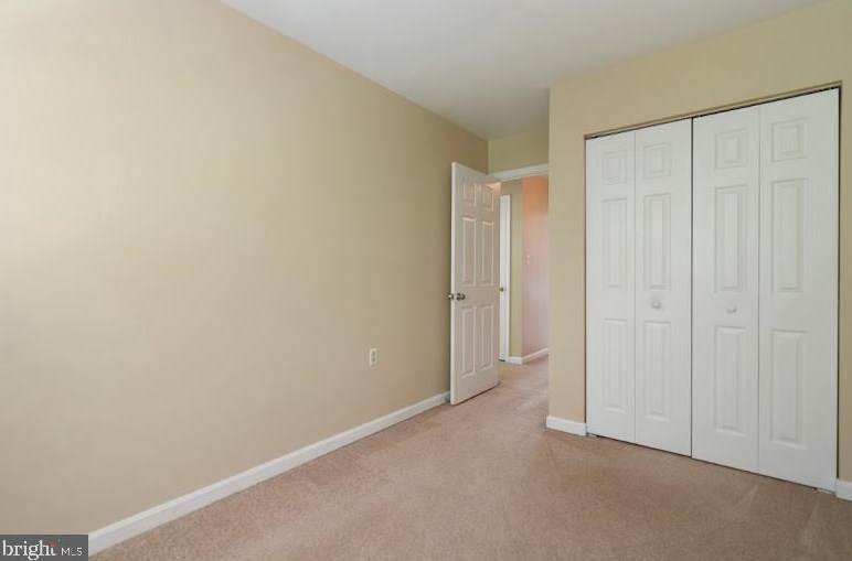 5012 Lambsgate Ln, Woodbridge VA  22193-4356 exterior