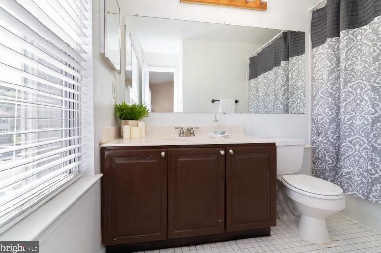 5012 Lambsgate Ln, Woodbridge VA  22193-4356 exterior