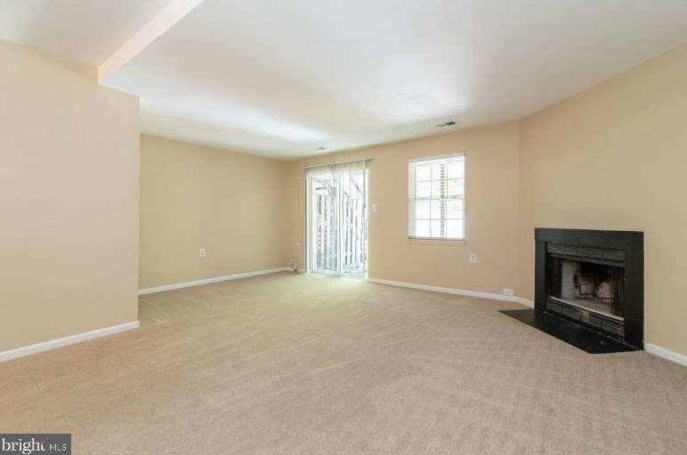 5012 Lambsgate Ln, Woodbridge VA  22193-4356 exterior