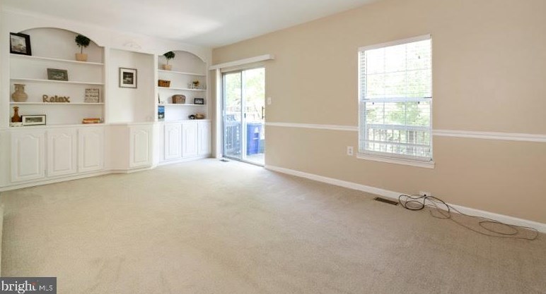 5012 Lambsgate Ln, Woodbridge VA  22193-4356 exterior