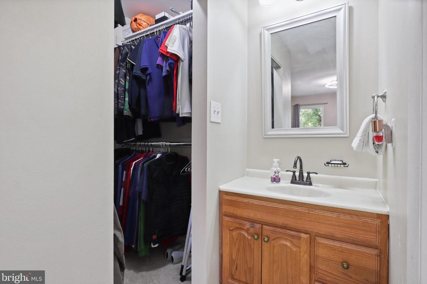 13567 Princedale Dr, Woodbridge VA  22193-3771 exterior