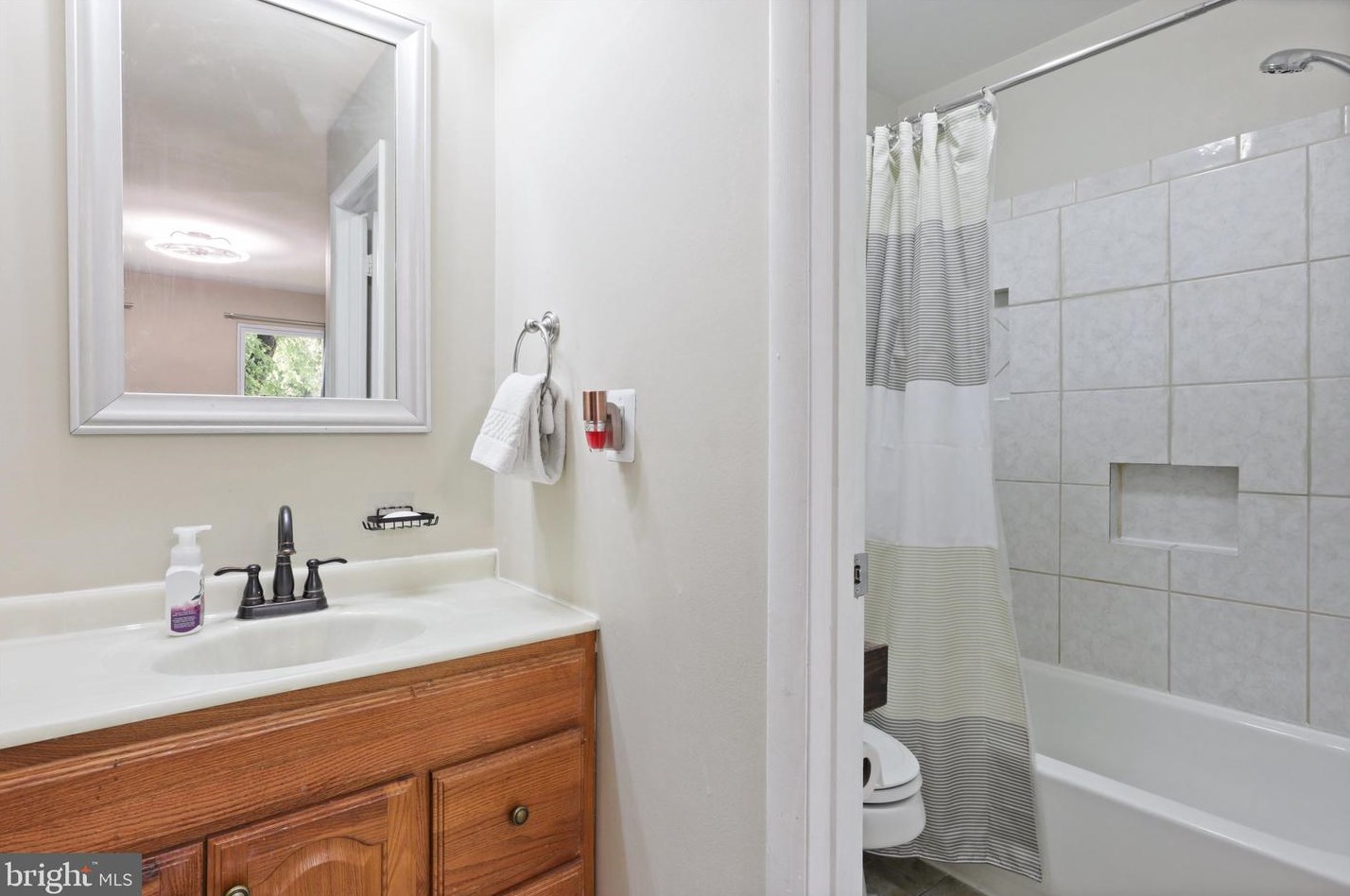 13567 Princedale Dr, Woodbridge VA  22193-3771 exterior