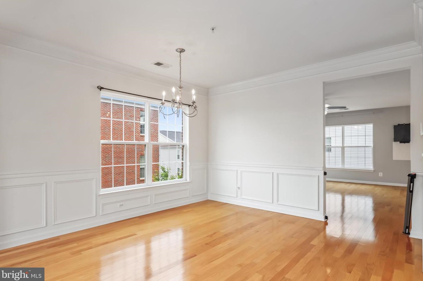 15352 Kensington Park Dr, Woodbridge VA  22191-6571 exterior