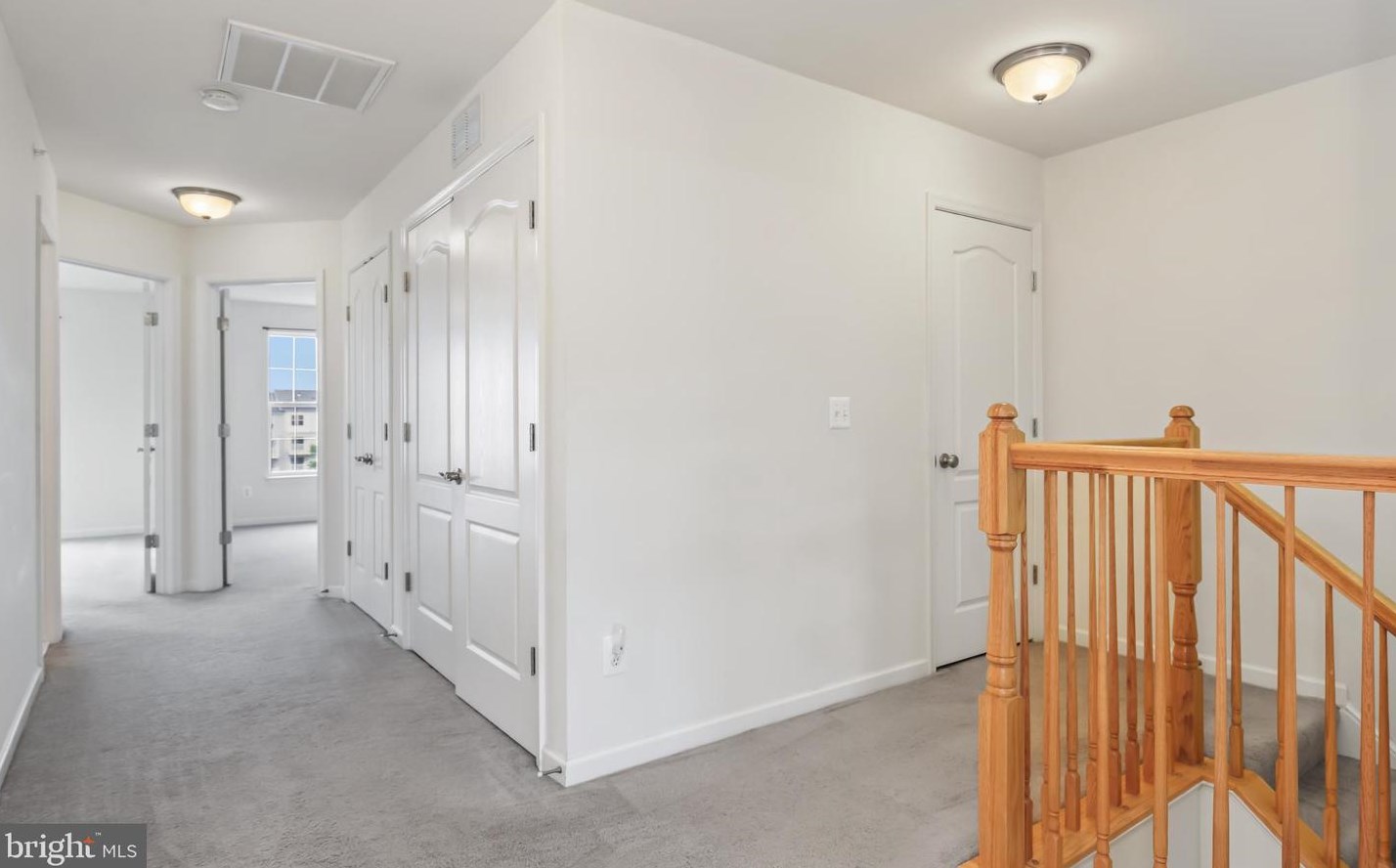 15352 Kensington Park Dr, Woodbridge VA  22191-6571 exterior