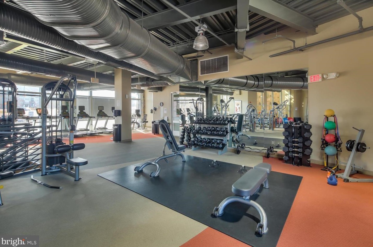 15352 Kensington Park Dr, Woodbridge VA  22191-6571 exterior