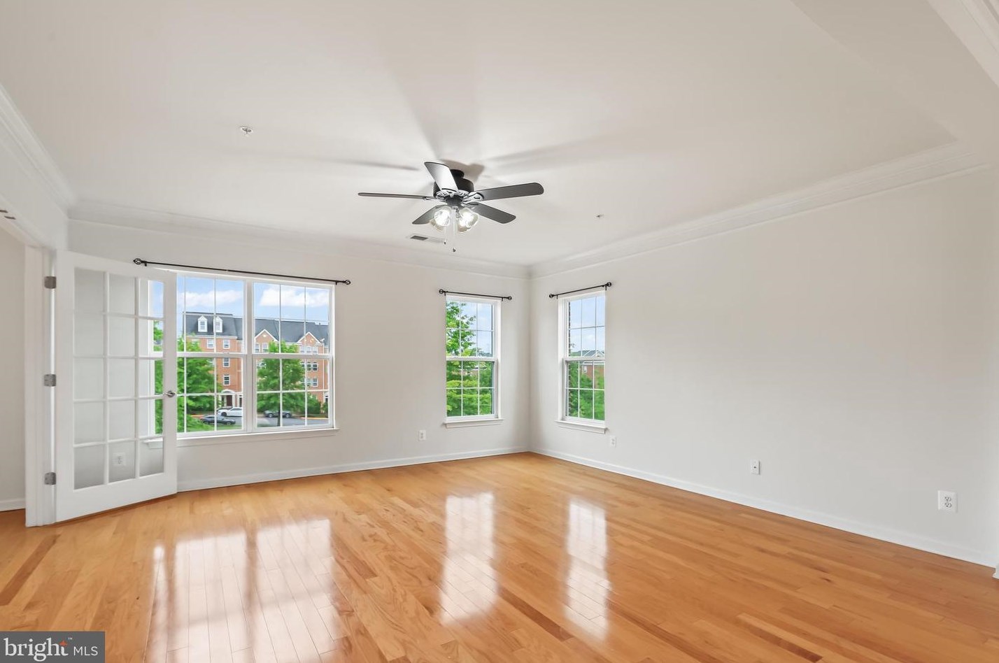 15352 Kensington Park Dr, Woodbridge VA  22191-6571 exterior