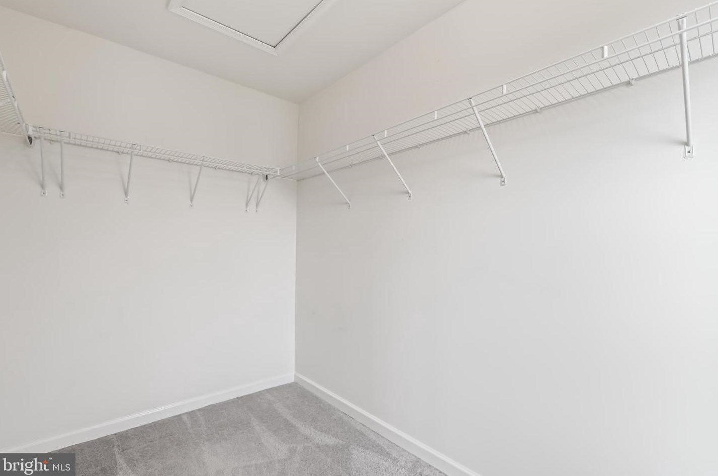 15352 Kensington Park Dr, Woodbridge VA  22191-6571 exterior