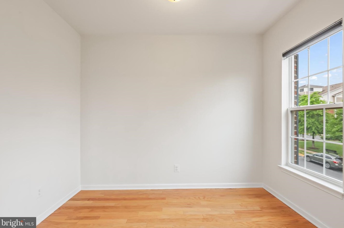 15352 Kensington Park Dr, Woodbridge VA  22191-6571 exterior