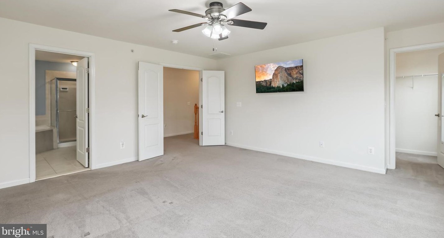 15352 Kensington Park Dr, Woodbridge VA  22191-6571 exterior