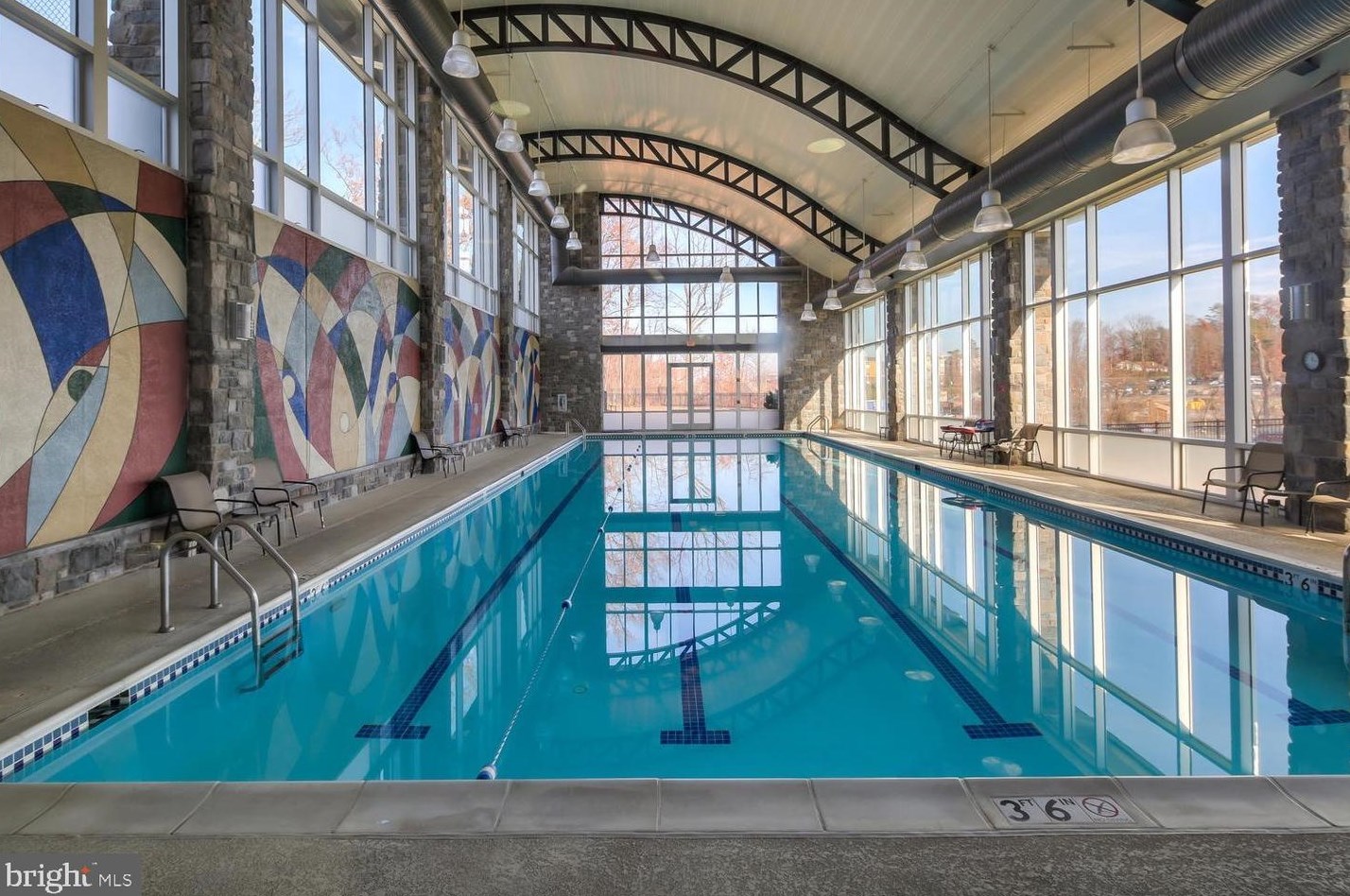 15352 Kensington Park Dr, Woodbridge VA  22191-6571 exterior