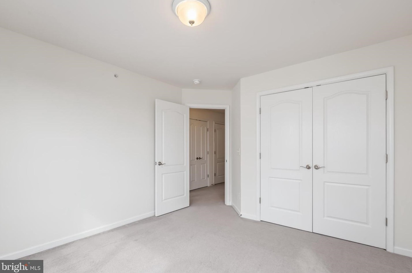 15352 Kensington Park Dr, Woodbridge VA  22191-6571 exterior