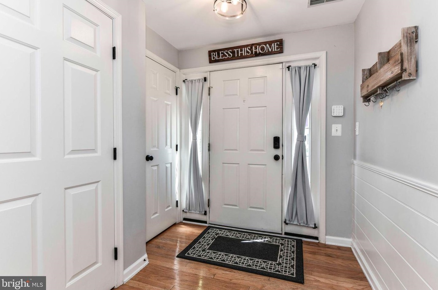 9014 Falcon Glen Ct, Bristow VA  20136-5734 exterior