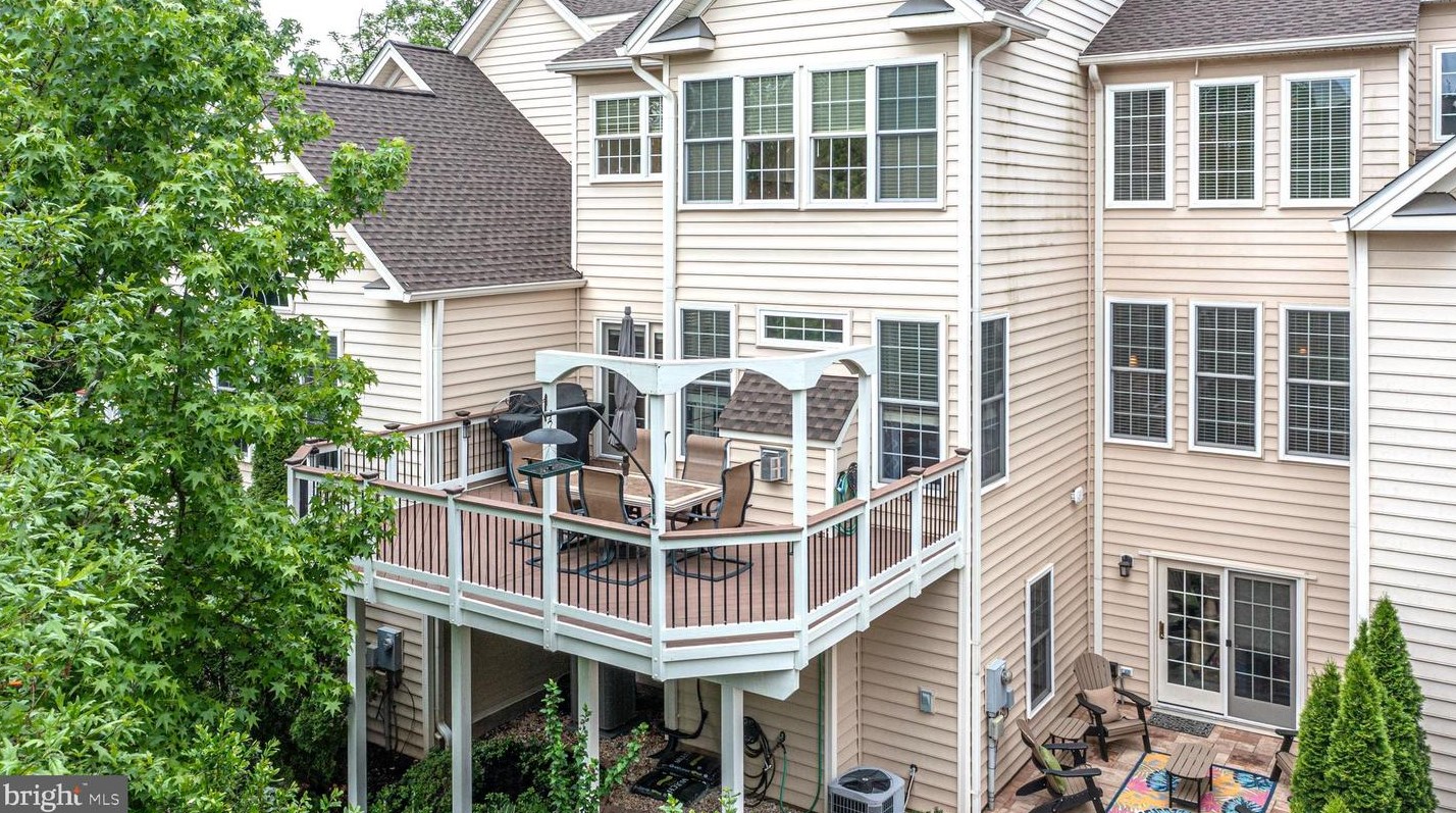 15752 Cool Spring Dr, Haymarket VA  20169-5419 exterior