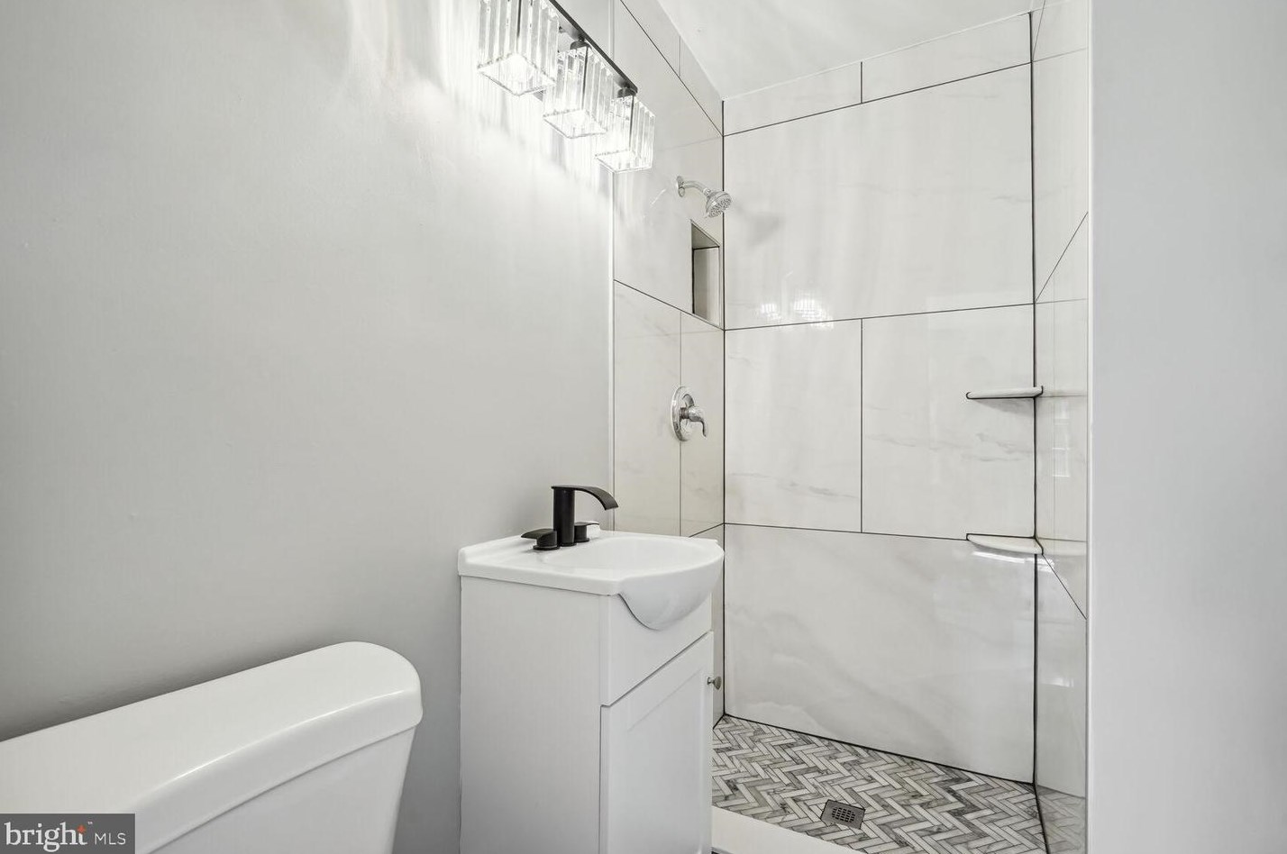 2094 Pilgrim Dr, Woodbridge VA  22192-2319 exterior