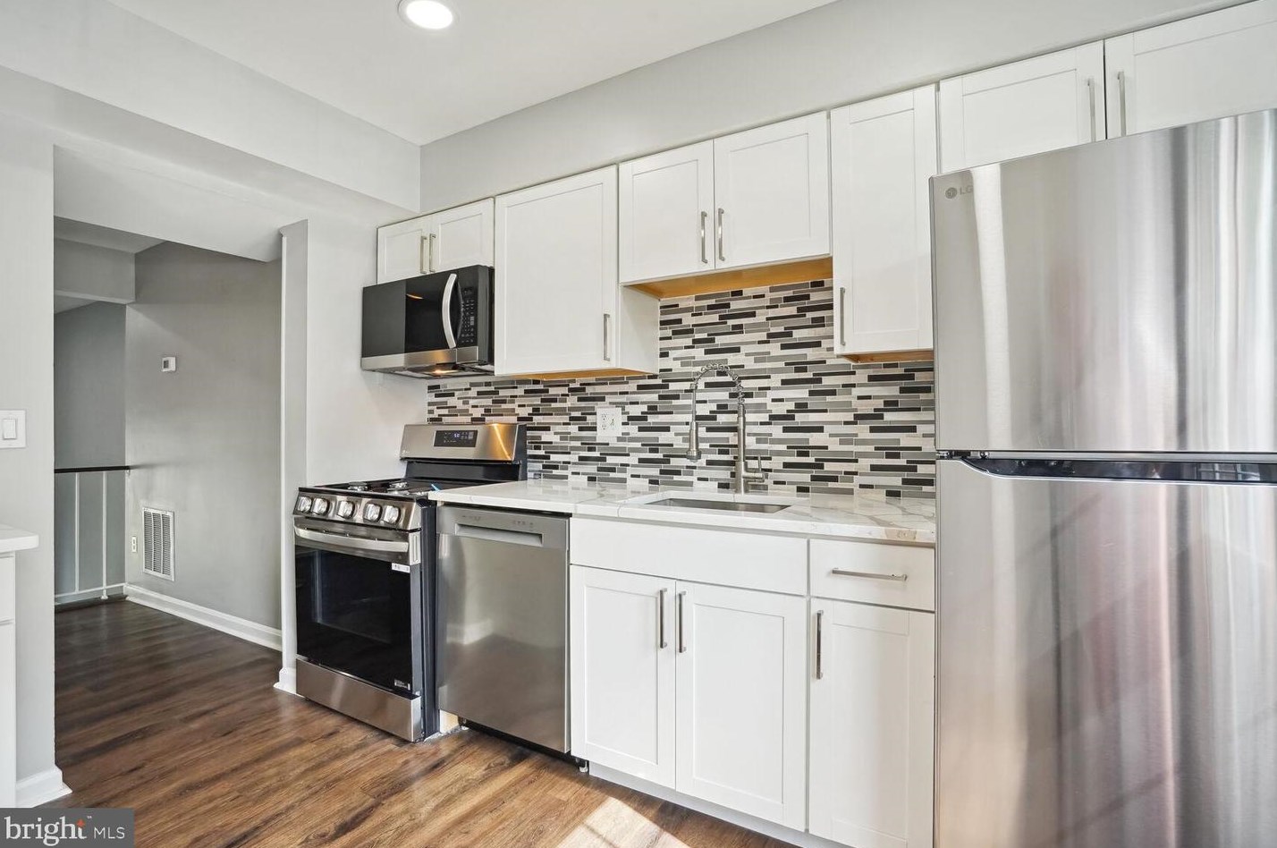 2094 Pilgrim Dr, Woodbridge VA  22192-2319 exterior